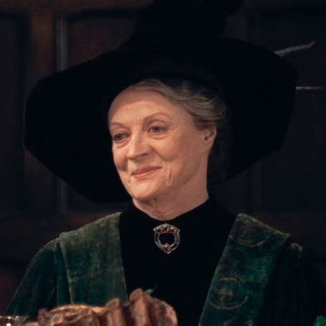 AKTRIS LEGENDARIS INGGRIS MAGGIE SMITH PEMERAN PROFESOR MINERVA