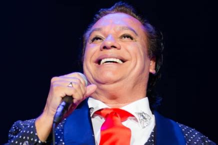 Familia de Juan Gabriel anunció película y documental sobre su vida