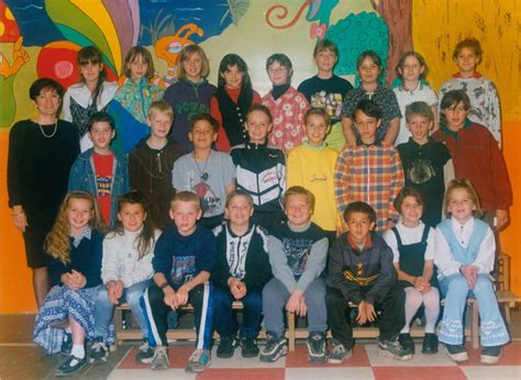 Photo De Classe Cm De Ecole Reumaux Intercommunale Freyming