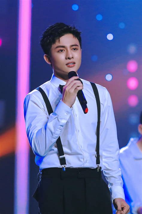 Hot boy làng nhạc Henry Ngọc Thạch Từ cát xê 80 000 đồng đến quán quân Tỏa sáng sao đôi