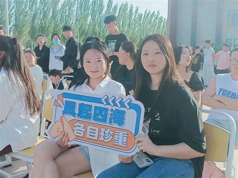 我为同学做件事｜院系学生会组织“热血燃青春 少年正风华” 毕业季音乐节 阿拉善职业技术学院