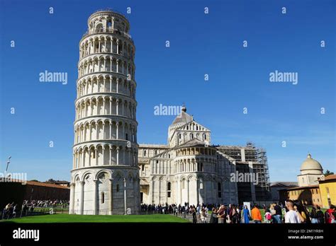 La Torre Inclinada Y La Catedral De Pisa Piazza Dei Miracoli Plaza De