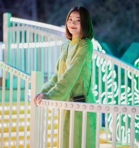 Hot girl cầu lông Thùy Linh diện váy trắng tinh khôi khoe vẻ đẹp hút hồn cộng đồng mạng