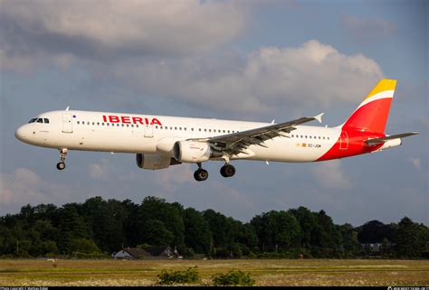 EC JDM Iberia Airbus A321 213 Photo by Mathias Düber ID 1606969