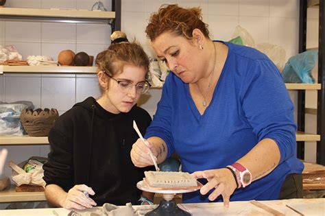 Talleres De Cer Mica Como Terapia Para Pacientes Del Servicio De Salud