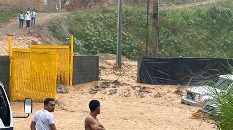 Fuertes Lluvias Causan Anegaciones En Caracas