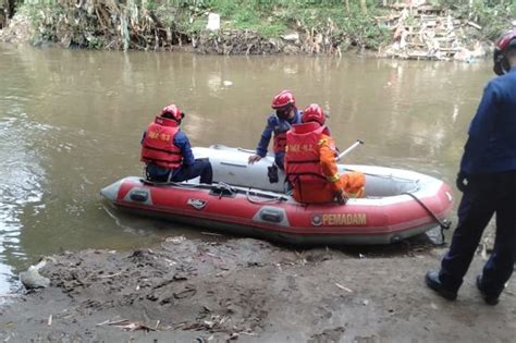 Berenang Bocah Tenggelam Di Kali Ciliwung Pejaten Timur