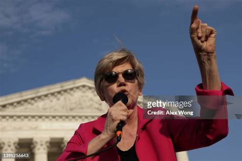 Elizabeth Warren Photos Photos And Premium High Res Pictures Getty Images