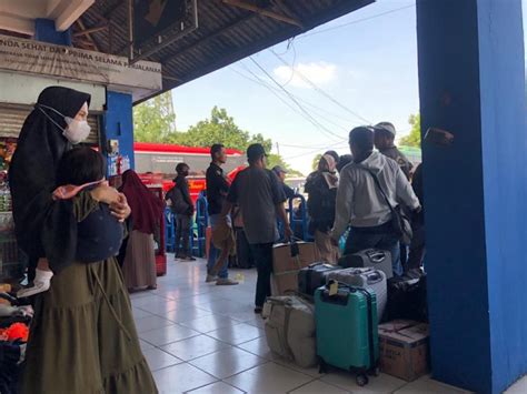 Alasan Warga Pilih Mudik Lebih Awal Dari Terminal Kampung Rambutan