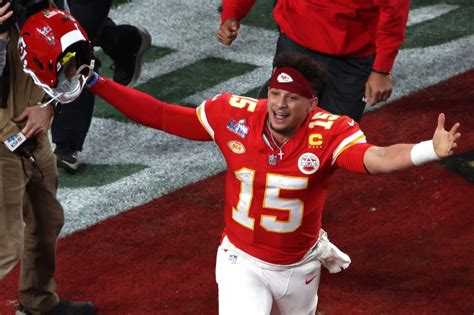 Patrick Mahomes Rallies Chiefs To Second Straight Super Bowl Title 25 22 Over 49ers In Overtime