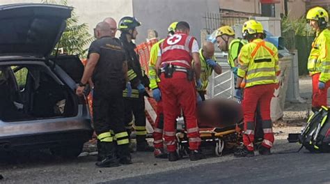 Chero Di Carpaneto Violento Scontro Tra Due Auto All Incrocio