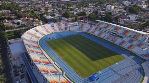 Así luce la grama del estadio "Mágico" González - El Gráfico