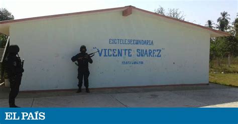 Unos agresores amenazan y rapan a 20 estudiantes en Acapulco México