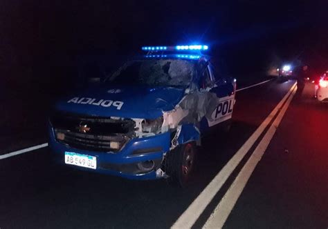 Un patrullero chocó con un caballo en la Ruta 38 dos policías heridos