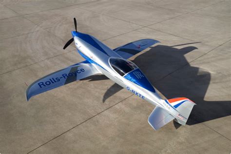 Rolls-Royce’s all-electric aircraft makes its maiden flight! - Gizmochina