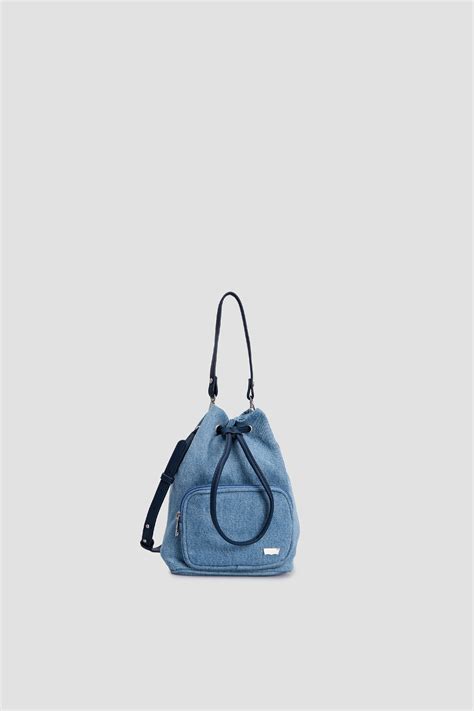 Женская синяя джинсовая сумка Levi’s® 235709;13.13 — MD-Fashion