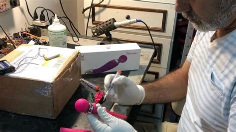 Ninguém no mundo conserta vibradores sou o único Conheça o hospital de sex toys