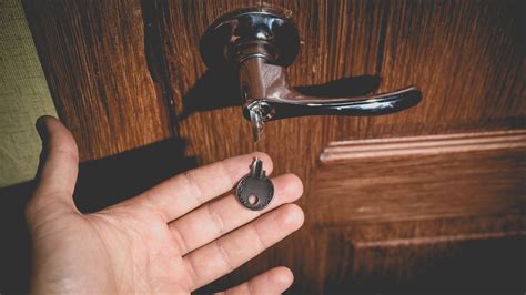 How To Remove A Stuck Key From A Door Lock