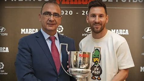 Lionel Messi recibe su octavo trofeo Pichichi como goleador en España