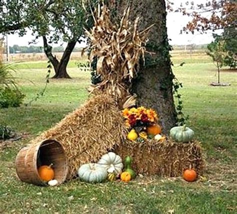 Fall Front Yard Decor - Whoma