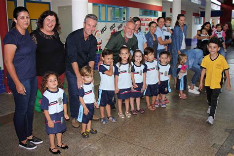 Alunos Da Rede Municipal Recebem Uniformes Escolares Abg Not Cias