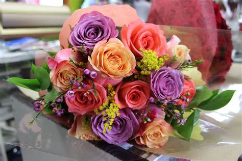 Hand Bouquet Of Mixed Roses In Los Angeles Ca Highland Park Florist