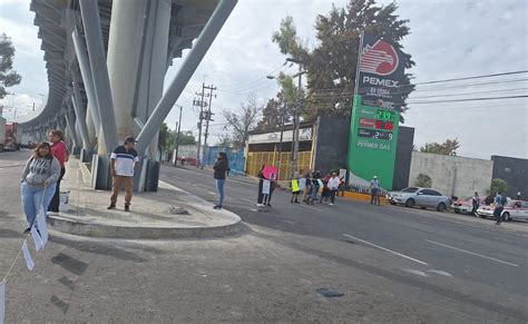 Bloqueo en avenida Tláhuac vecinos cierran por fallas en drenaje