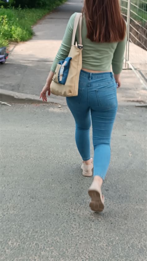 Nice Girl With Round Ass Tight Jeans Forum