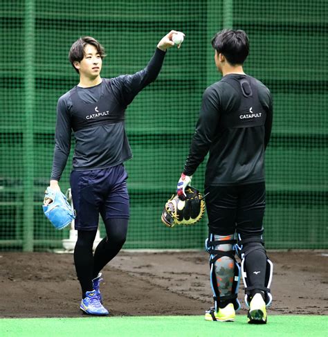 【日本ハム】ドラ1細野晴希が初ブルペン入り 隣の先輩気にして「勝手に力が入っちゃいました」 プロ野球写真ニュース 日刊スポーツ