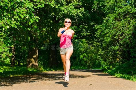 Courir de fille photo stock Image du beau turbine régime 23813936