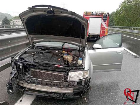 Quassolo A Auto Si Schianta Contro Il Guardrail