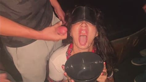 Amateur 100 real 2ª parte Nube sigue muy puta en el cine X con desconocidos GangBang Queen