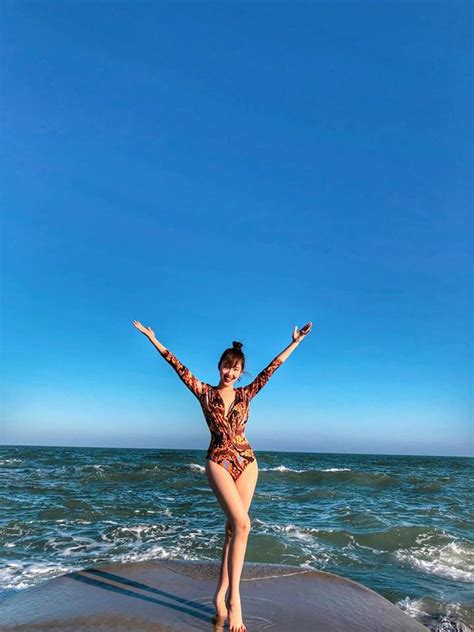 Thúy Ngân Gạo nếp gạo tẻ mặc bikini đẹp hút mắt fan khen hết lời Phong cách sao Việt Giải Trí