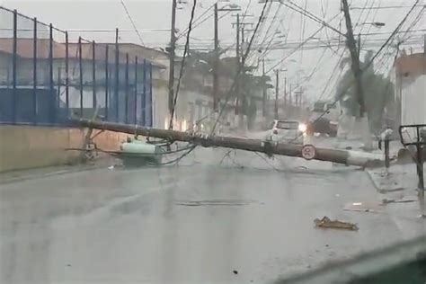 Moradores No Litoral De Sp Ficam Mais De H Sem Energia Ap S Rajadas