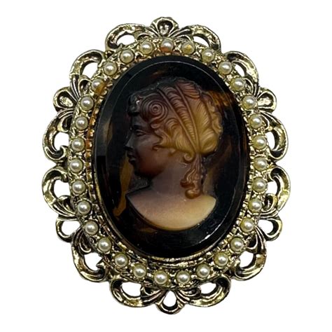 Victorian Revival Glass Cameo Brooch Vintage Jewerly Collect