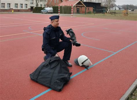 Szkolenie Policyjnych Ps W Pod Okiem Uczni W Z Podwieska Wiadomo Ci