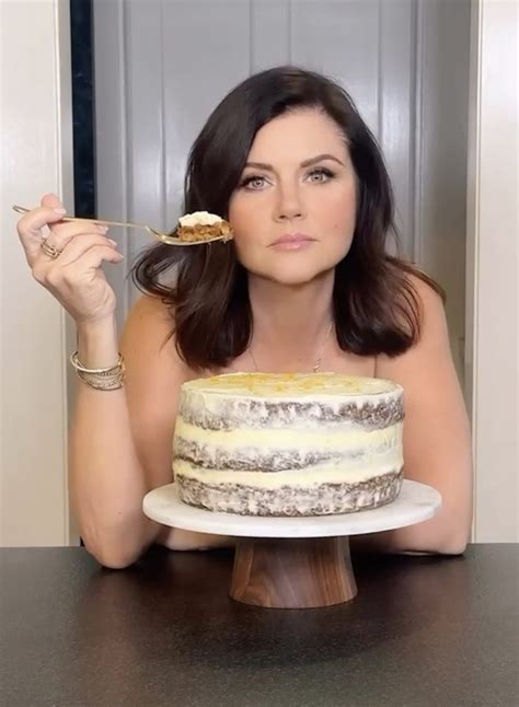 Tiffani Thiessen Posed Nude In Risque Video Fan Reactions All The Latest News Today Ua