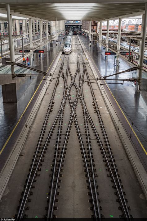 Bahnhof Madrid Puerta De Atocha 24 Mai 2023 RENFE S 103 Bahnbilder De