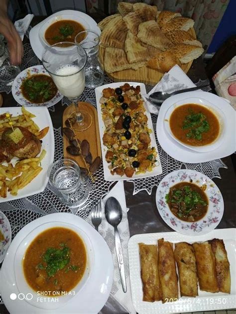 Table Alg Rienne Algerian Food