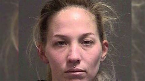 Lehrerin hat Sex mit Schülerin im Klassenzimmer oe at