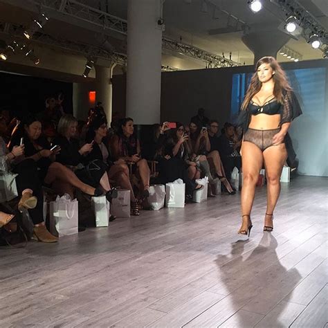 Plus Size Model Ashley Graham Walks In Sexy Lingerie On Nyfw Runway Marie Claire Uk