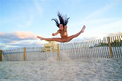 Amazing Kylie Rocket Likes To Pose Nude On A Beach Photos