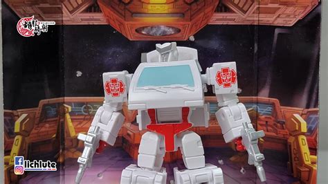 Studio Series 86 Core Ratchet Comes with his Death Scene Backdrop ...