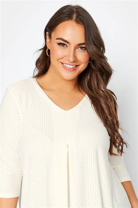 Plus Size White Textured V Neck Top Yours Clothing