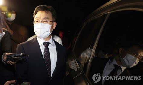 헬멧남 등 김만배 측근 2명 오늘 구속심사260억원 은닉 혐의 네이트 뉴스