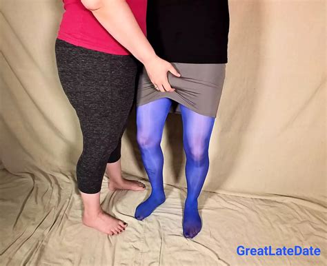 Bbw In Leggings Gibt Handjob F R Freundin In Transe Strumpfhosen Und Spandex Minirock Xhamster