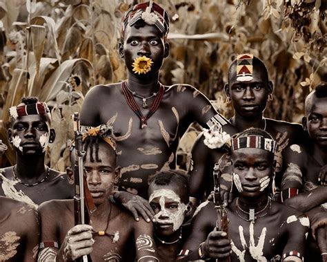 Lost Tribes Project Captures Vanishing World Tribos Africanas Tribos