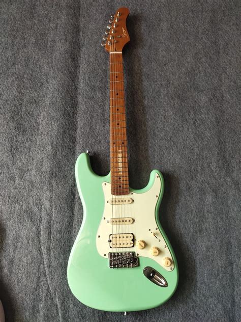 Green Color Alder Wood 5 Swithes Electric Guitar With Three Pick Up China High Quality