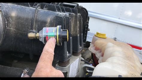 Replacing The Engine Air Filter In A Freightliner Cascadia Youtube