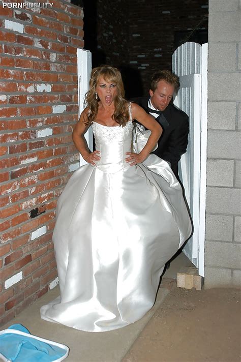 Milf Bride Shayla LaVeaux Is Doing An Amazing Blowjob In A Wedding Dress Porn Pictures XXX